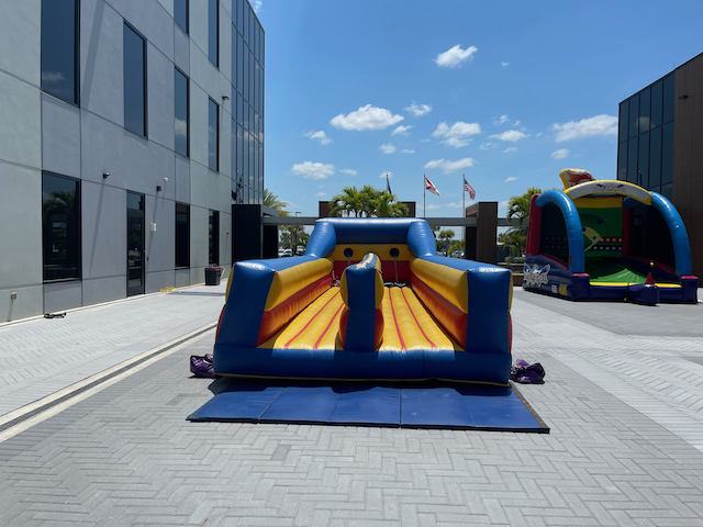 35 ft Bungee Run Photo 2